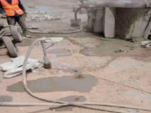 安乡水泥混凝土路面板底注浆技术 路面脱空注浆整治方案